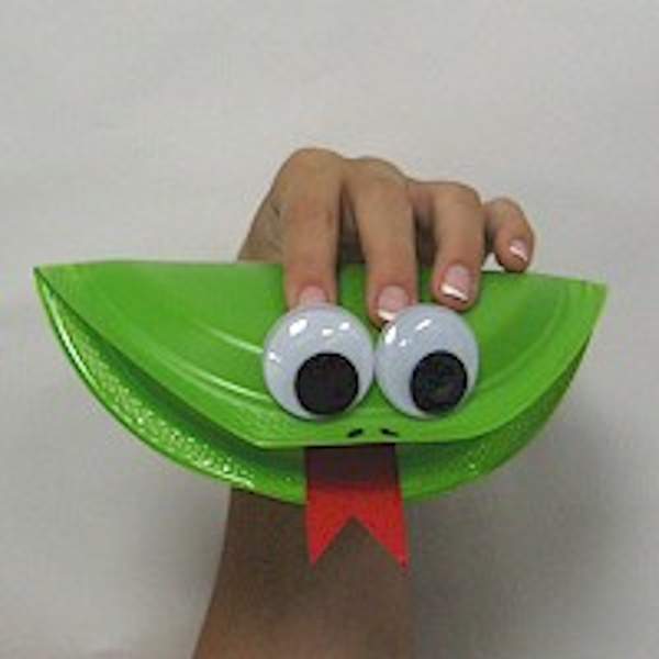 Frog Hand Puppet made from plastic or paper plates
