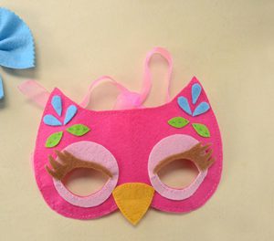 Easy owl mask made from felt that the kids will love.