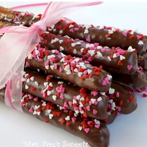 How To Make Chocolate Dipped Valentine Pretzels